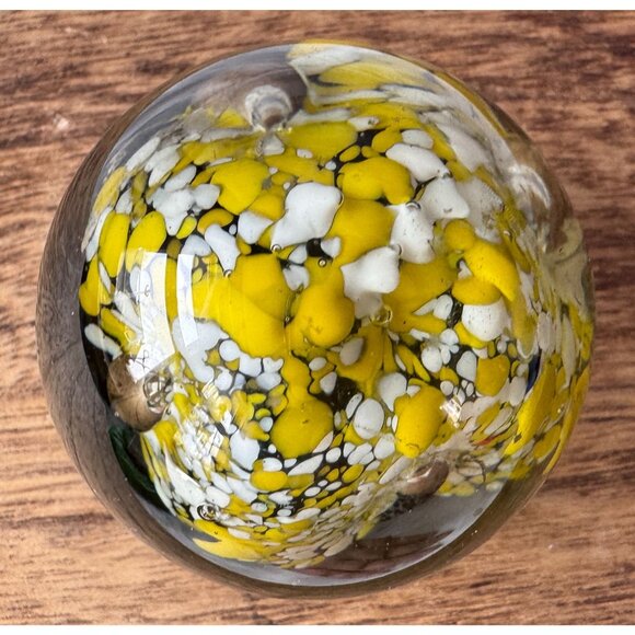 Vintage Handblown Yellow & White Dome Art Glass Paperweight With Abstract Design - Picture 6 of 10